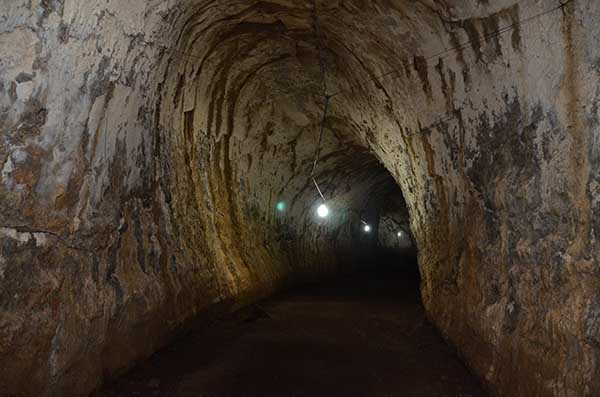 101 - Ecuador - islas Galapagos - isla Santa Cruz - tunel de lava